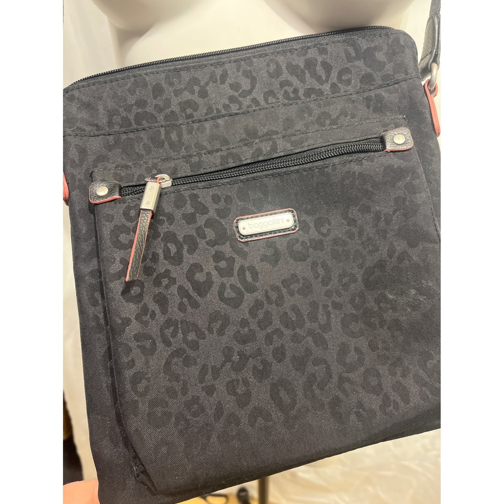 Baggallini Black Tonal Leopard Print Nylon Crossbody Bag‎ Travel Purse Medium
